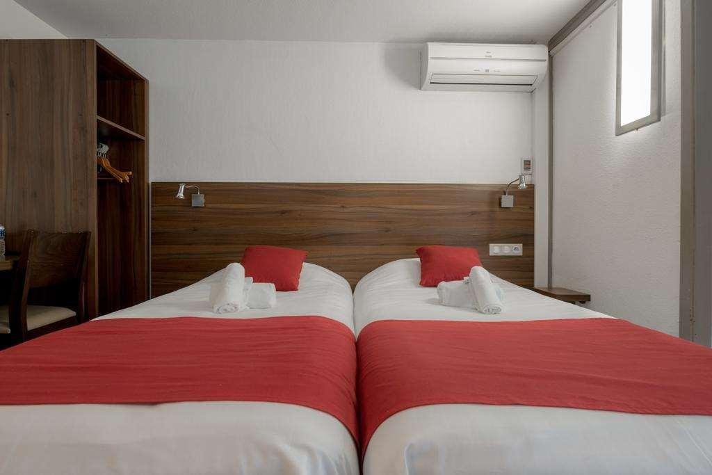 Brit Hotel Plaisance A9/A61 Нарбон Стая снимка