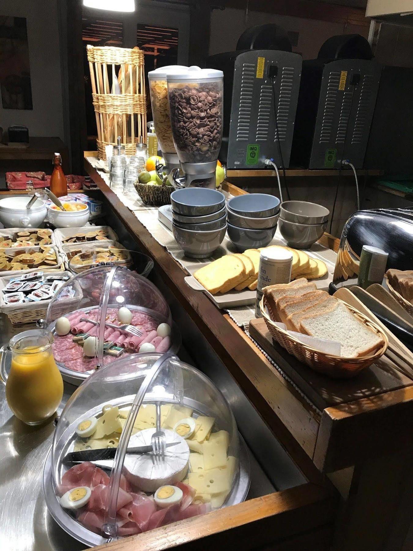 Brit Hotel Plaisance A9/A61 Нарбон Екстериор снимка